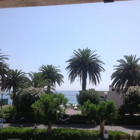 Apartamento Con Balcone Fronte Mare