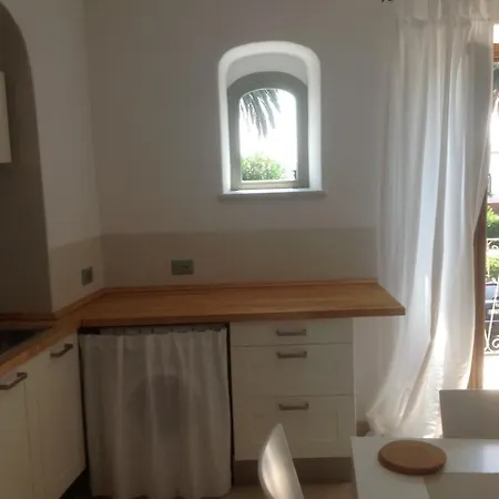 Con Balcone Fronte Mare Apartamento Noli