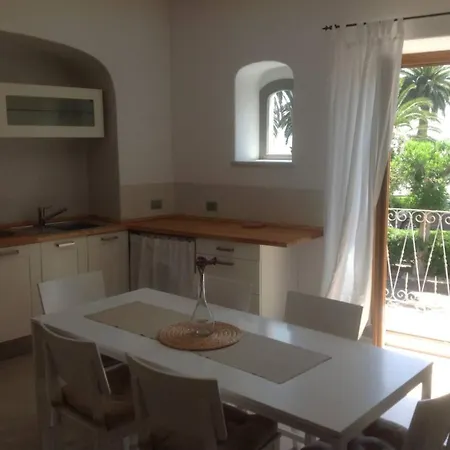 Con Balcone Fronte Mare *