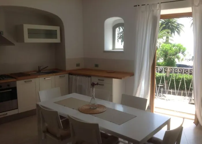 Con Balcone Fronte Mare *